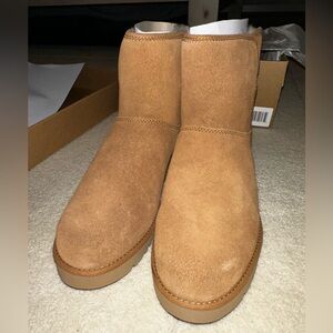 Brand new women’s size 9.5 tan Uggs Cory II.